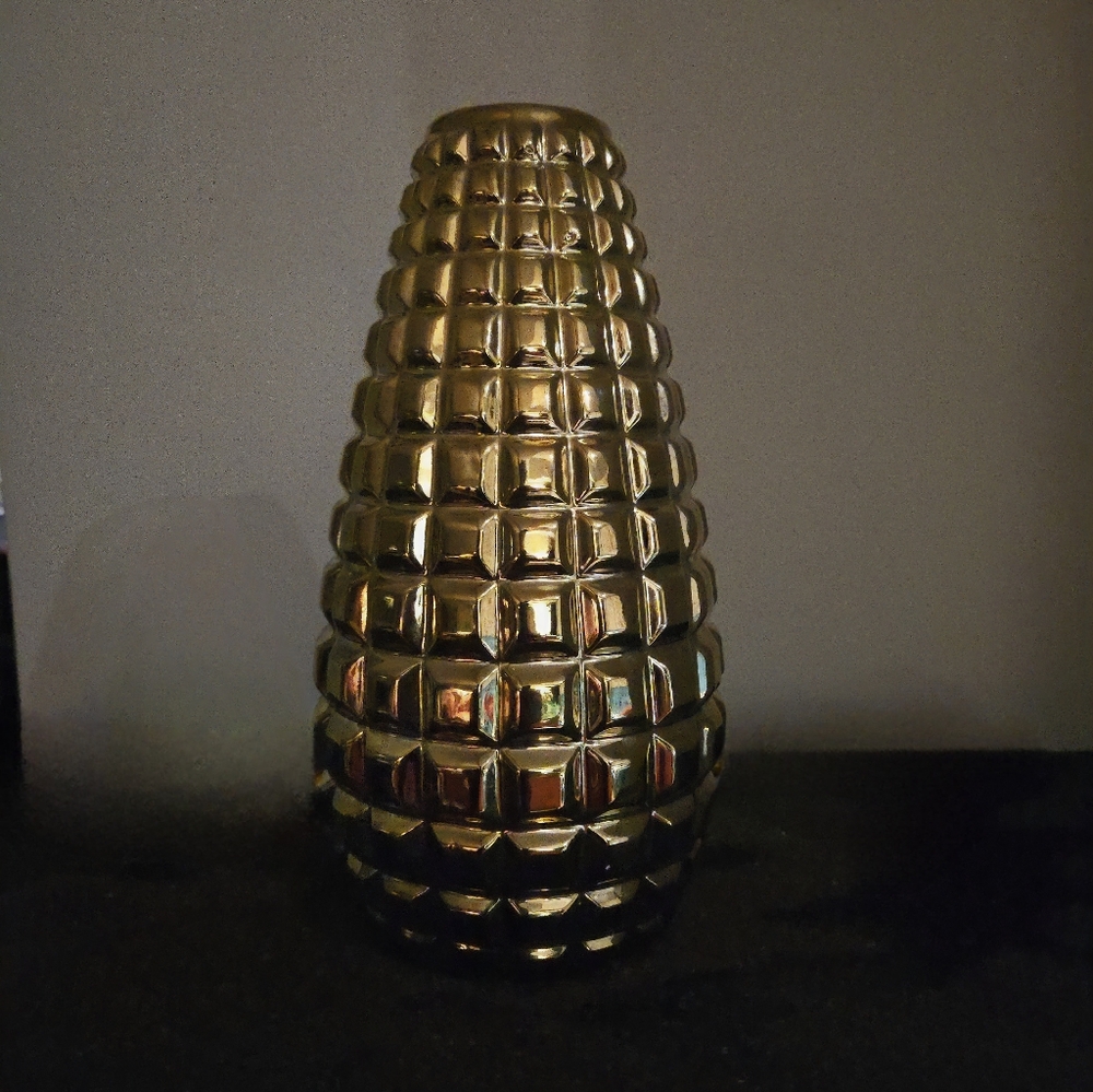 Elegant Gold Textured Vase